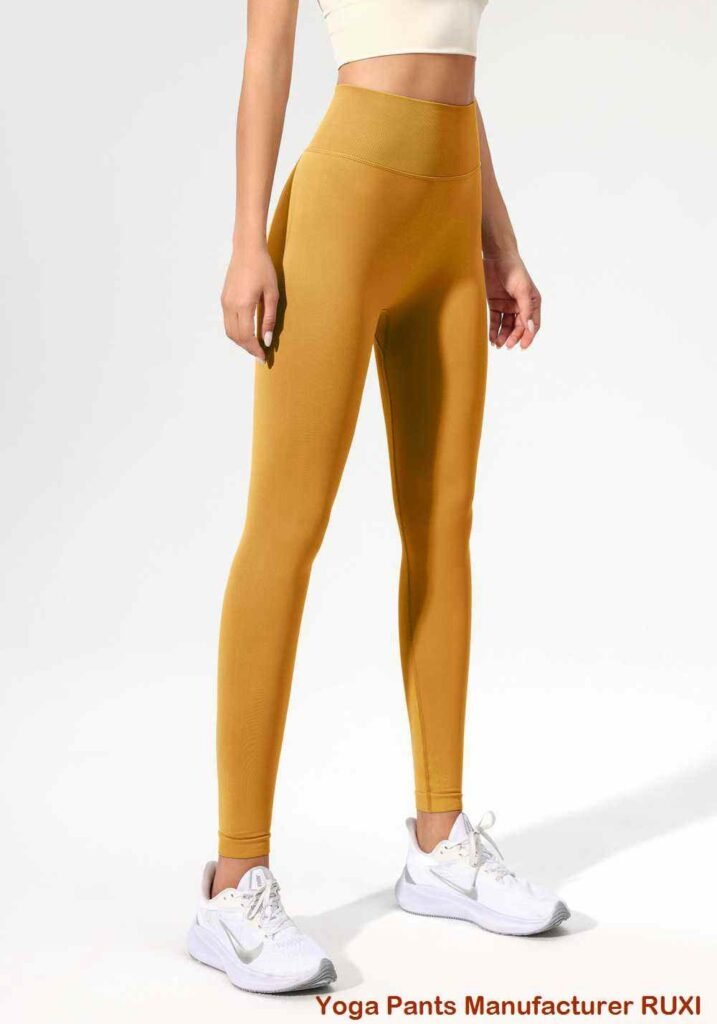 Ami Medea femme en soutien-gorge de sport