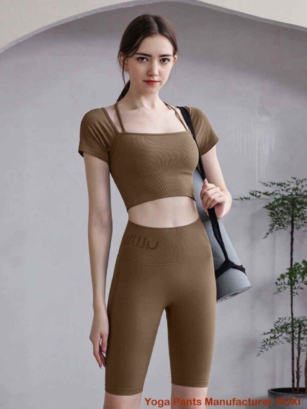 short de sport avec doublure de compression