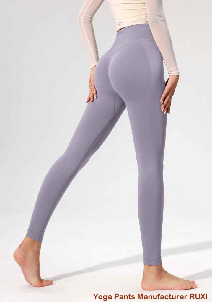 short d'entraînement moulant pour femme